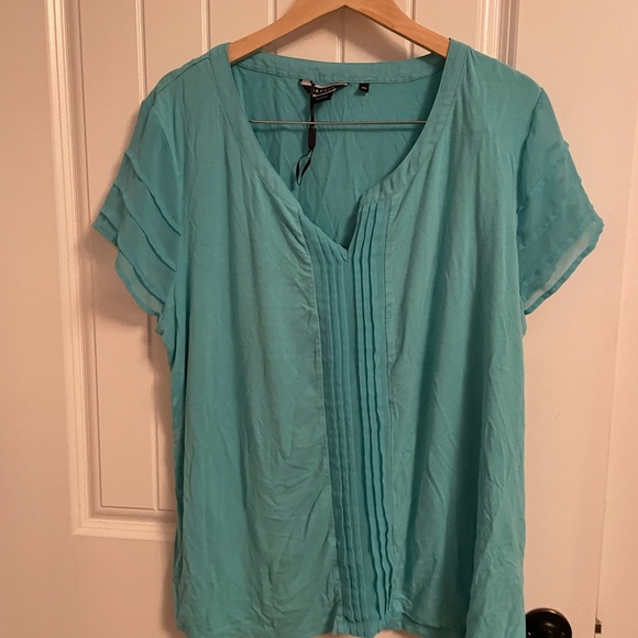 Nice blue top - Picture 2 of 4